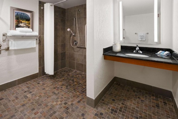 Hilton Garden Inn Milford image 17